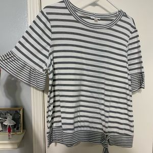 Charming Charlie women’s XL t shirt w tie